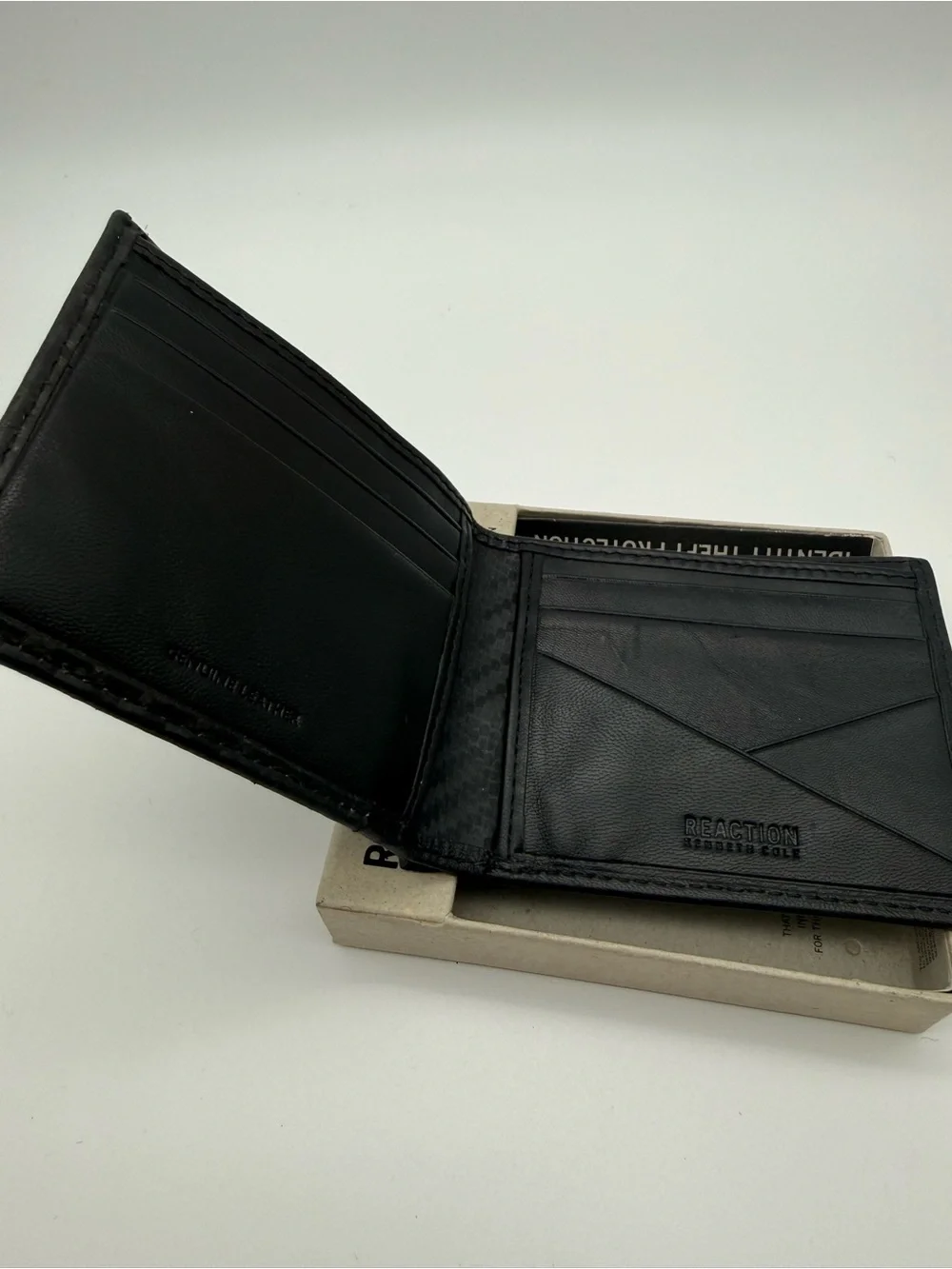 Kenneth Cole Reaction sleek bi
